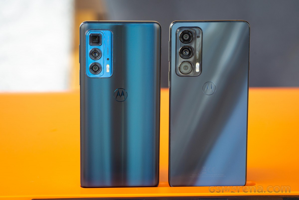 Motorola Edge 20 Pro (left) and Edge 20 (right)