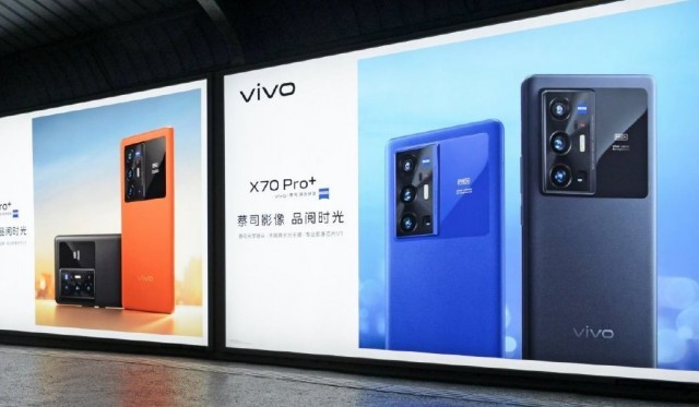 vivo X70 Pro+ in orange, blue and black (image: Weibo)
