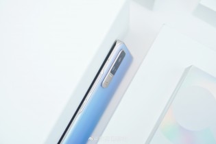 Xiaomi Civi in gradient blue (images: Weibo)