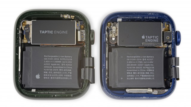 Apple Watch Series 7 a la izquierda junto a un Apple Watch Series 6 (imagen: iFixit)