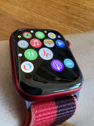 Third-party app icons don't appear on Apple Watch Series 7