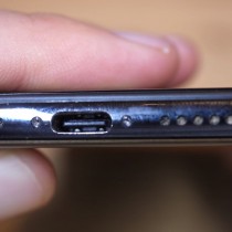 Một chiếc iPhone X đã được Ken Pillonel sửa đổi với cổng USB-C