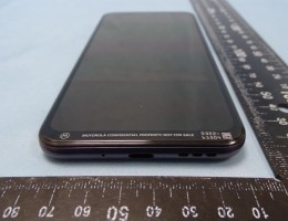 Moto G31: USB-C port on bottom