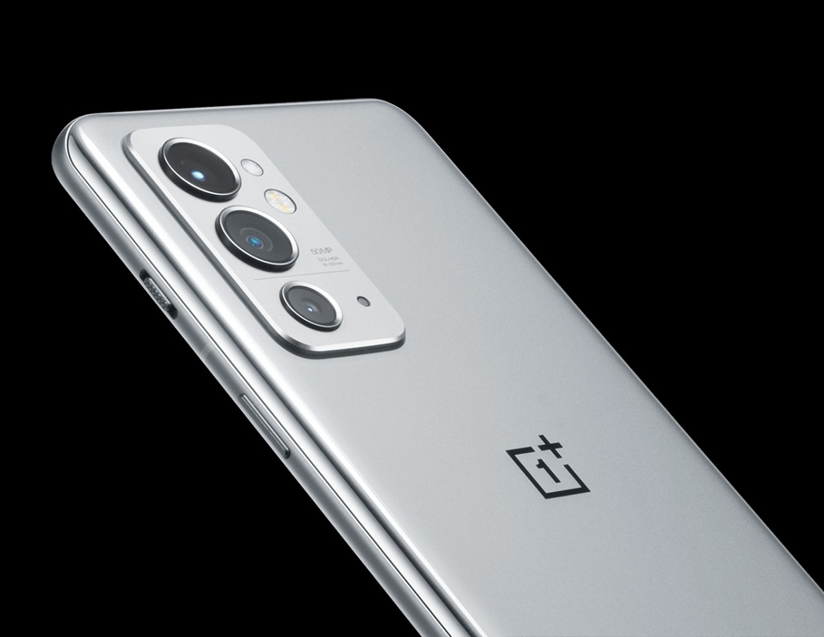 Les rendus d'apparence officielle de OnePlus 9 RT fuient avant la rumeur du dévoilement du 13 octobre