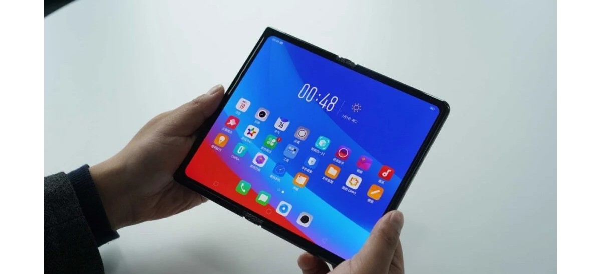 Previously leaked image of an Oppo foldable prototype