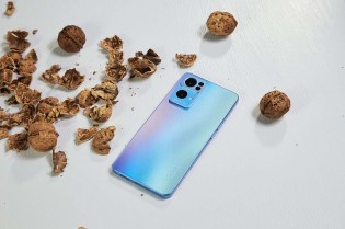 Smashing some walnuts with the Oppo Reno7 Pro 5G