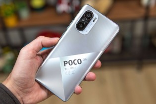 Handling the Poco F3 in Moonlight Silver