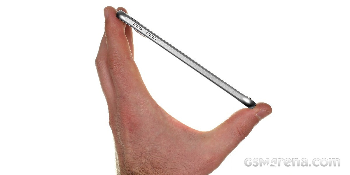 Le Galaxy S6 ne mesurait que 6,8 mm d'épaisseur, contre 8,1 mm pour le Galaxy S8