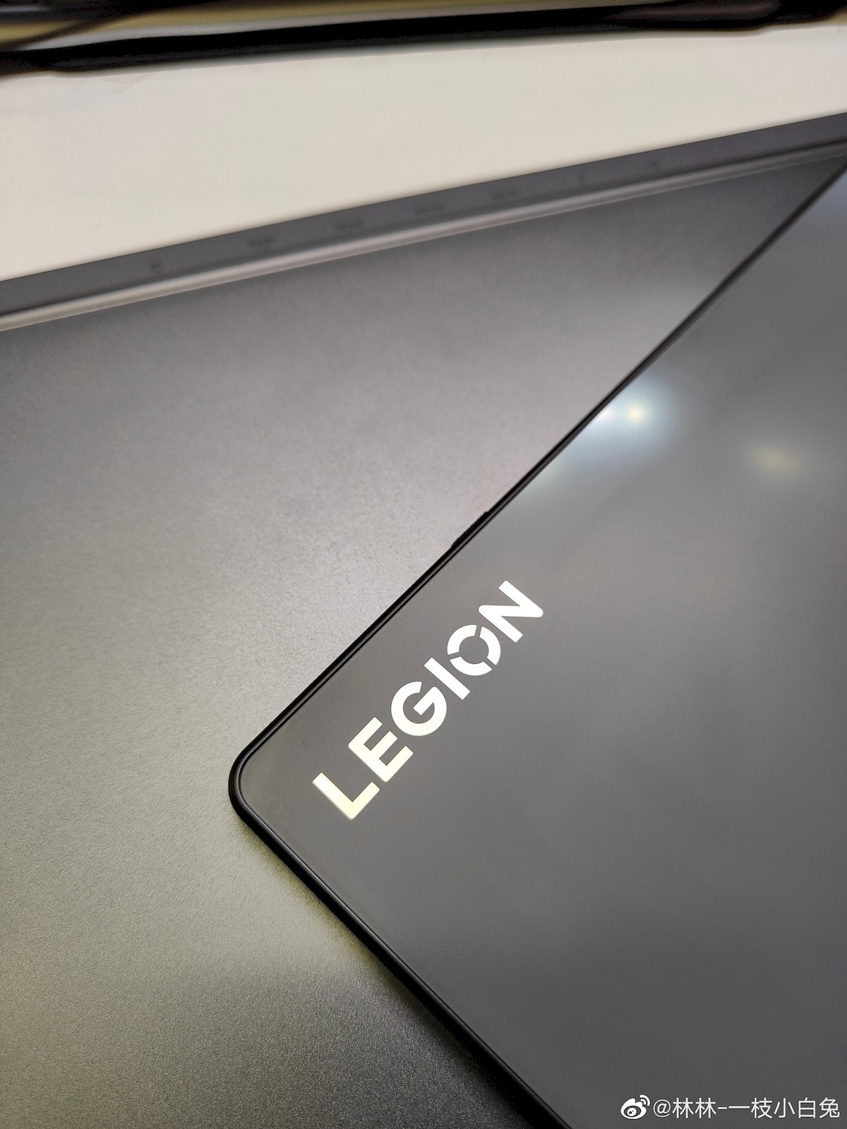 عکس‌هایی از تبلت بازی Lenovo Legion Pad منتشر شد - gsmarena 002