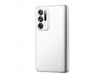 Oppo Find N in White with a glossy glass and a texture that matches the ceramic plate of the camera bump
