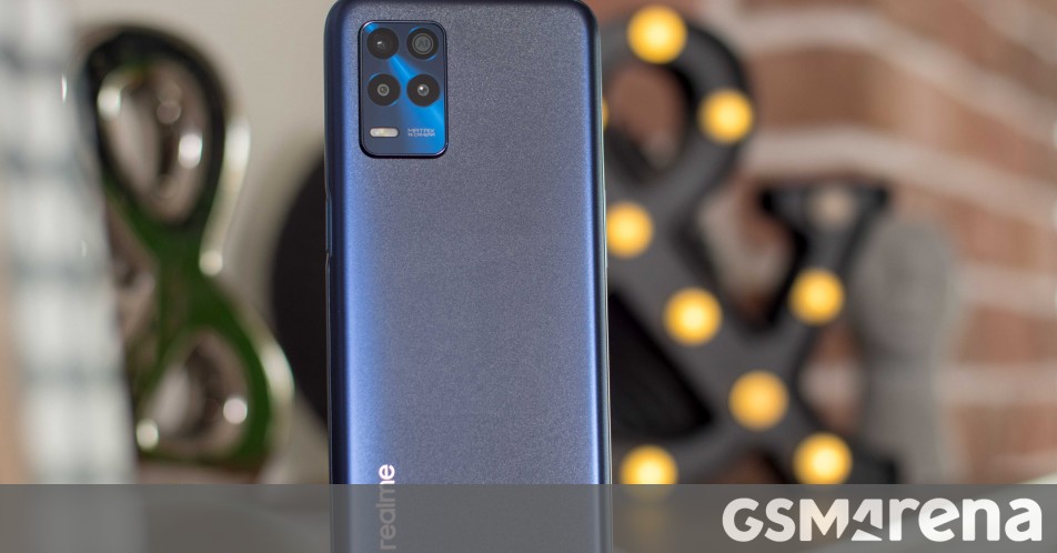Realme 9 5G live images leaked by FCC, looks a lot like the Realme 8 5G