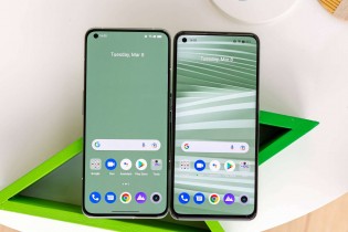 Realme GT2 Pro and GT2 side by side
