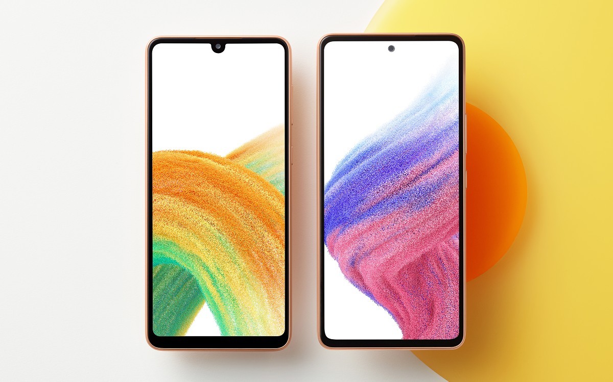 Samsung Galaxy A33 5G (left) and Galaxy A53 5G (right)