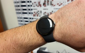A Pixel Watch was forgotten at a restaurant, here are some real life photos