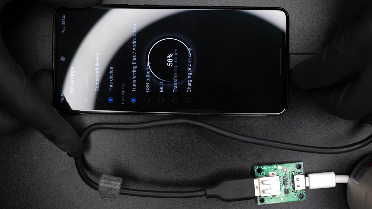 Here is how a Lightning port was grafted onto an Android phone