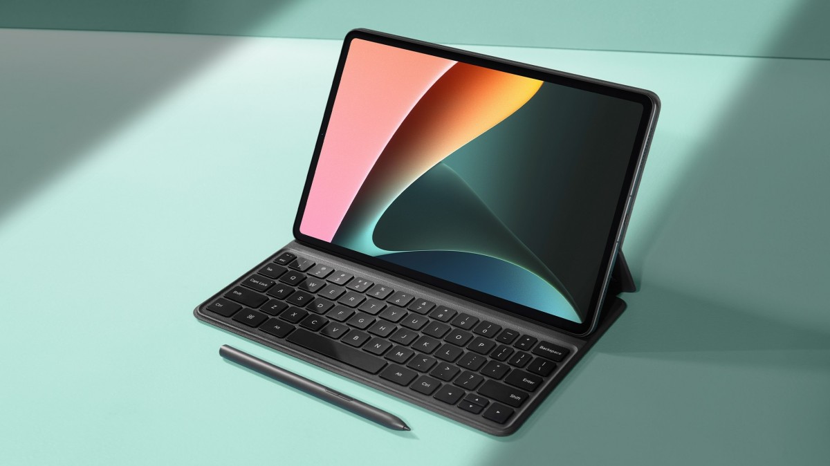 Xiaomi Pad 5 with its stylus and keyboard