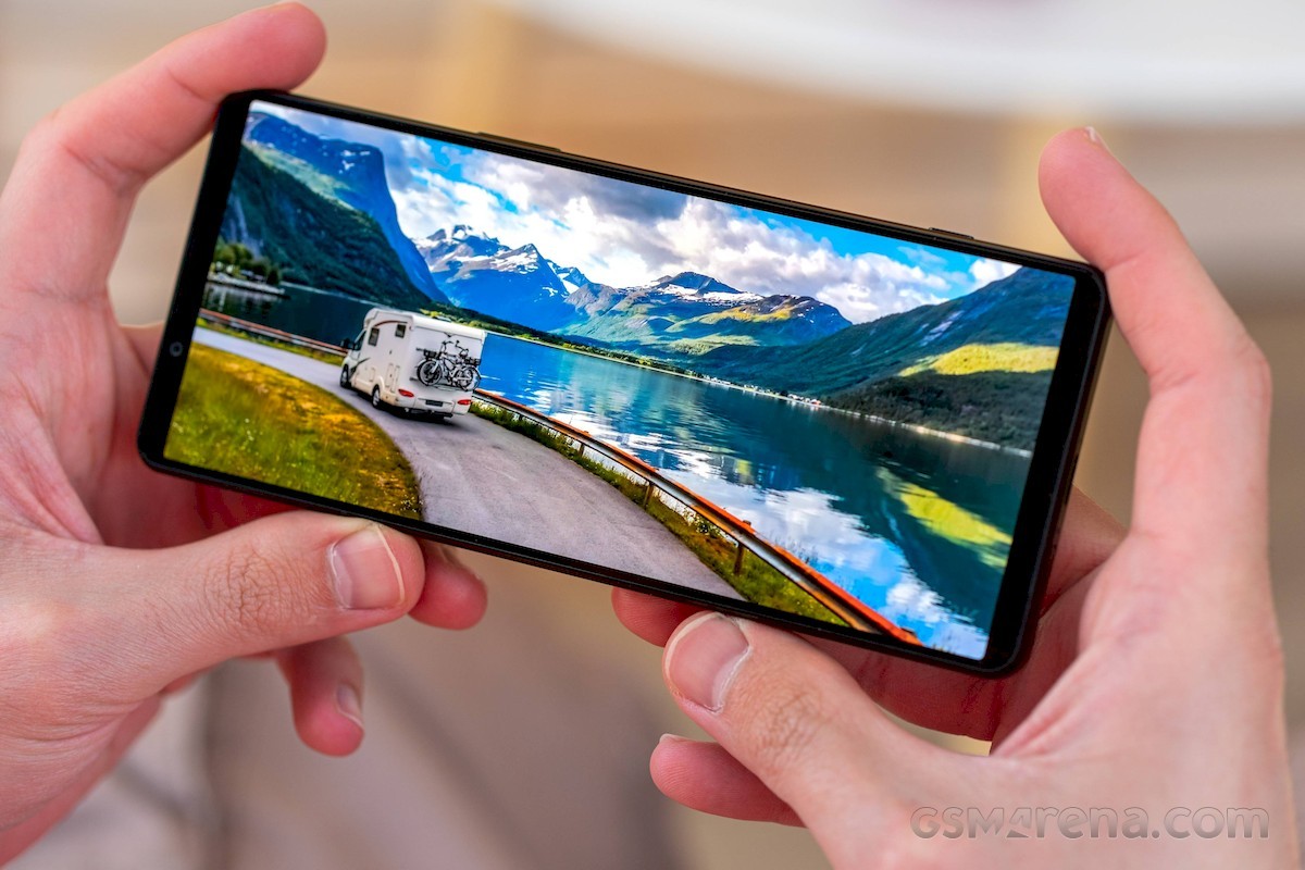 Представлен Sony Xperia 1 IV с камерой с непрерывным зумом, SD-картой 8 Gen 1 и аккумулятором большей емкости