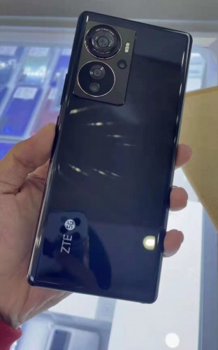 ZTE Axon 40 Pro emerges in new live images - GSMArena.com news