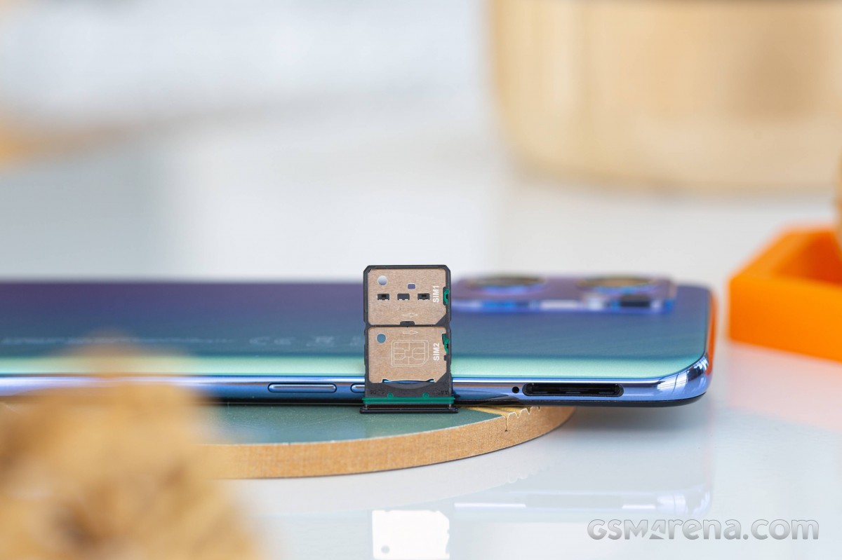 Behold! A microSD slot on the Oppo Reno7 5G (aka Oppo Find X5 Lite)