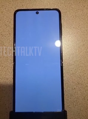 Samsung Galaxy Z Flip 4 display and hinge