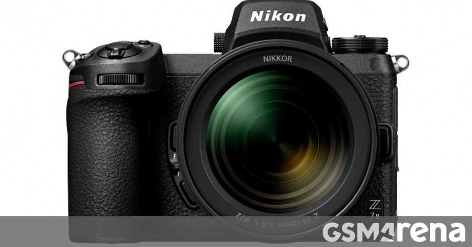 Mówi się, że Nikon przestanie zmuszać lustrzanki do skupiania się na aparatach bezlusterkowych