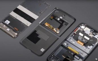 Moto Razr 2022 teardown video shows how the new hinge improves on the old one