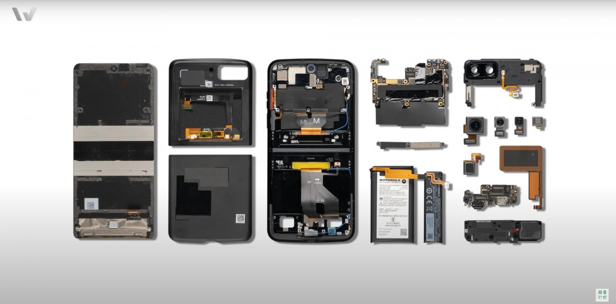Moto Razr 2022 teardown video shows how the new hinge improves on the old one
