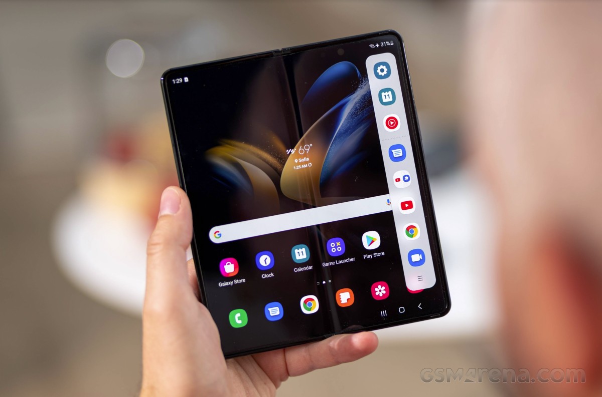 Samsung Galaxy Z Fold4 survives durability tests