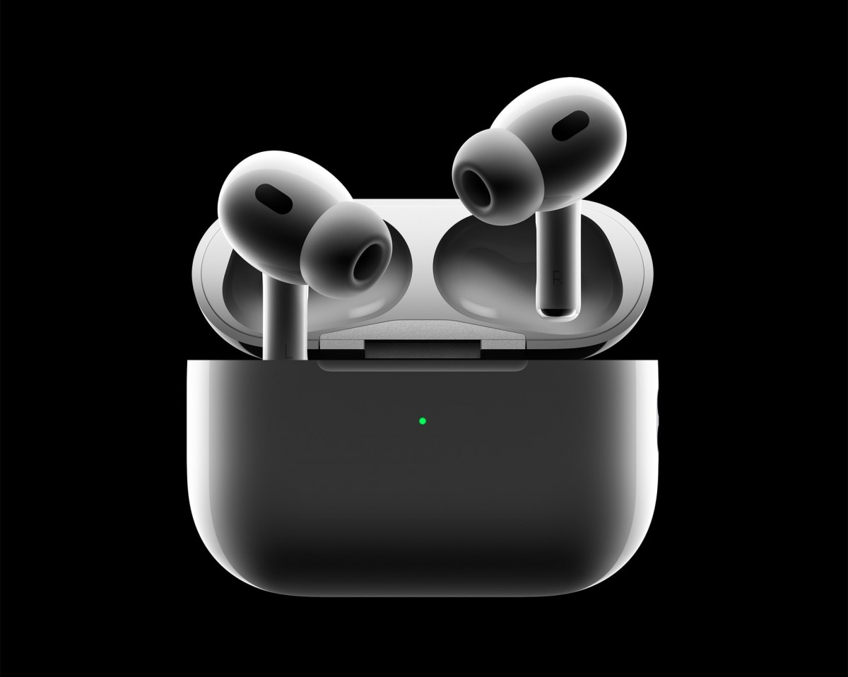 Apple AirPods Pro 2 اولین آپدیت سیستم عامل را دریافت کرد