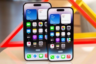 Apple iPhone 14 Pro Max, left, iPhone 14 Pro, right