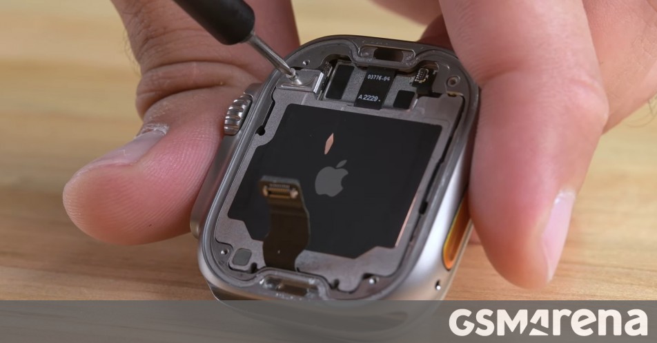 iFixit desmonta el Apple Watch Ultra, lo encuentra difícil de reparar.