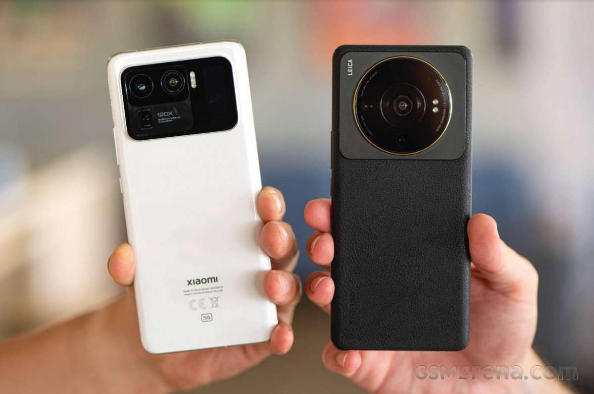 Xiaomi Mi 11 Ultra (سمت چپ) و Xiaomi 12S Ultra (راست)