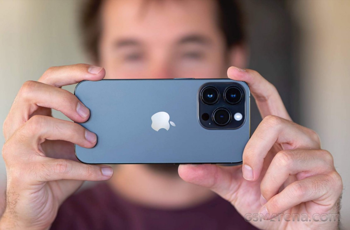 Apple rolls out iOS 16.0.2, addressing camera shake on new iPhones and copy/paste bug