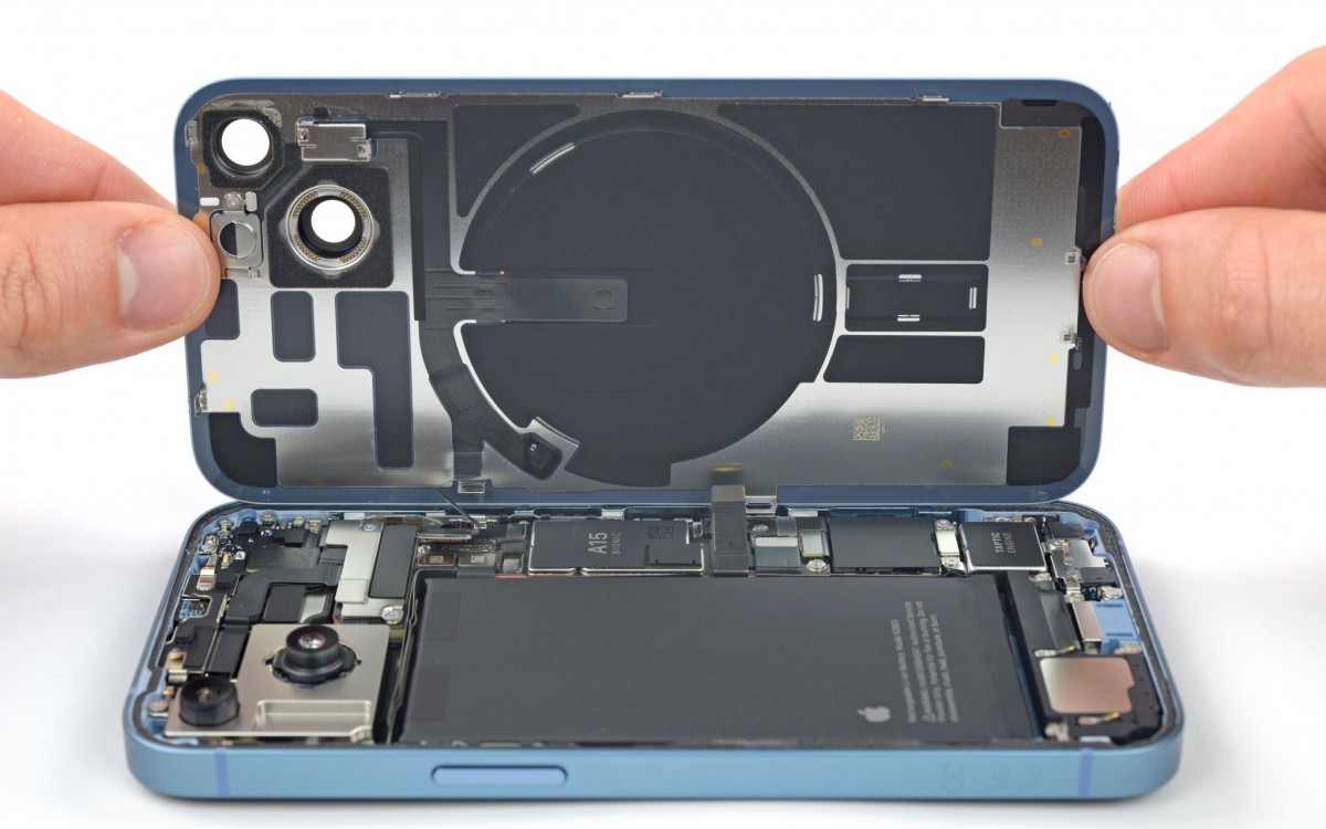 iPhone 14 earns a 7/10 score on iFixit thanks to easier to remove back
