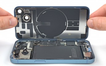 iPhone 14 opened from the front and back (images: iFixit)