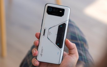 Asus ROG Phone 6 Pro snaps in half when subjected to bend test