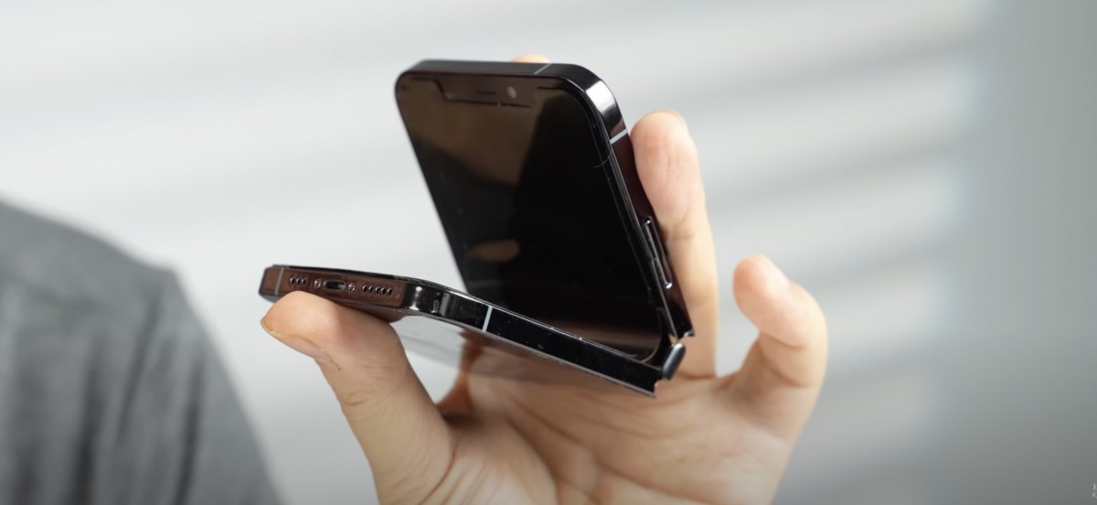 Check Out Worlds First Fully Functioning Foldable Iphone Video 4279