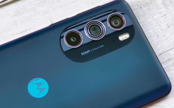 Motorola Edge 40 Pro to arrive with 125W fast charging, FCC filing confirms