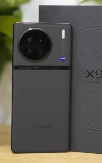 vivo X90 in Black