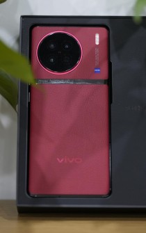 vivo X90 in Red