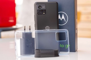 Unboxing the Moto G72