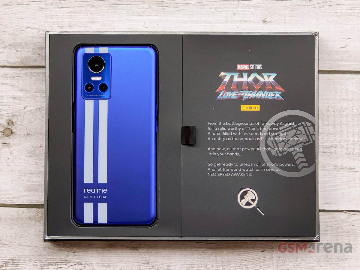 Trên tay Realme GT Neo 3 150W Thor Love and Thunder Limited Edition