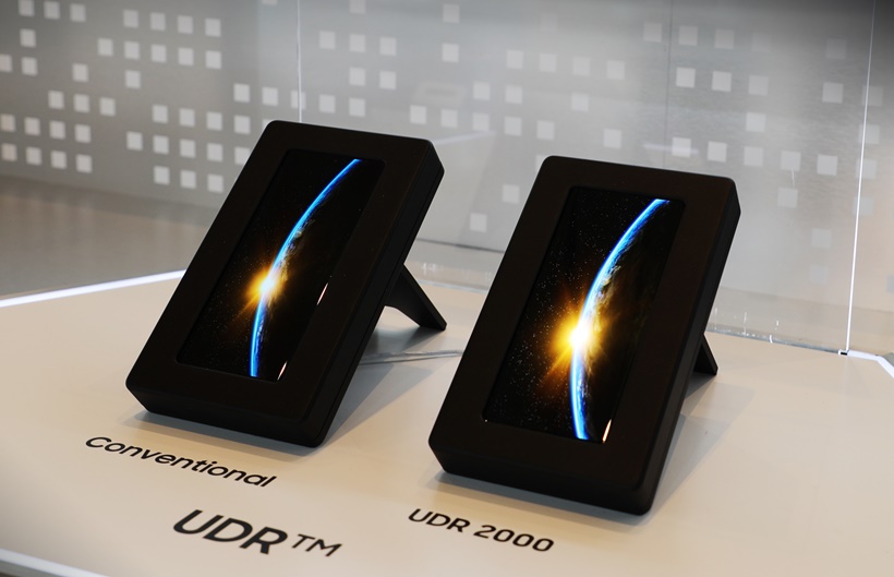 Samsung unveils 2,000 nit OLED display for smartphones | Dev & Gear