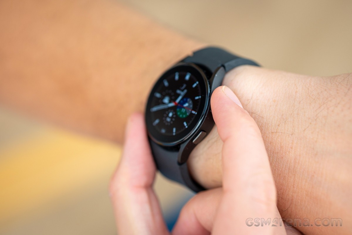 A atualização mais recente do Samsung Galaxy Watch4 traz controles de zoom da câmera e muito mais