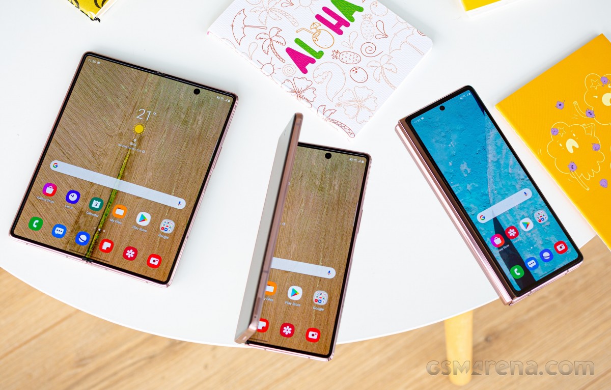 Carrier-locked Samsung Galaxy Z Fold2 is receiving Android 13-based One UI 5.0 update in the US