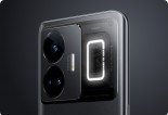 سیستم رابط پالس Realme GT3 وضعیت باتری را هنگام شارژ نشان می دهد، همچنین یک چراغ اعلان است.