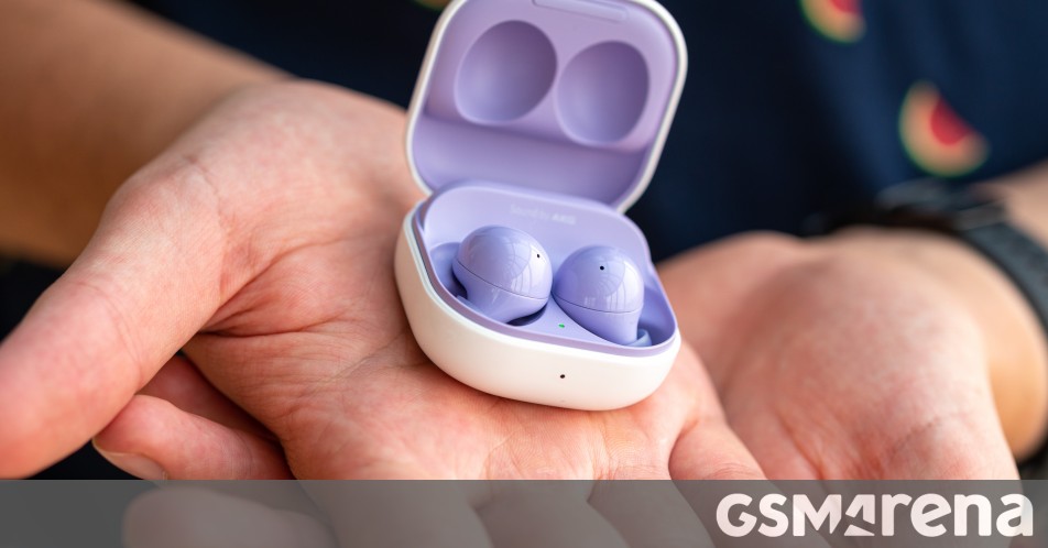 Samsung Galaxy Buds2 update improves charging