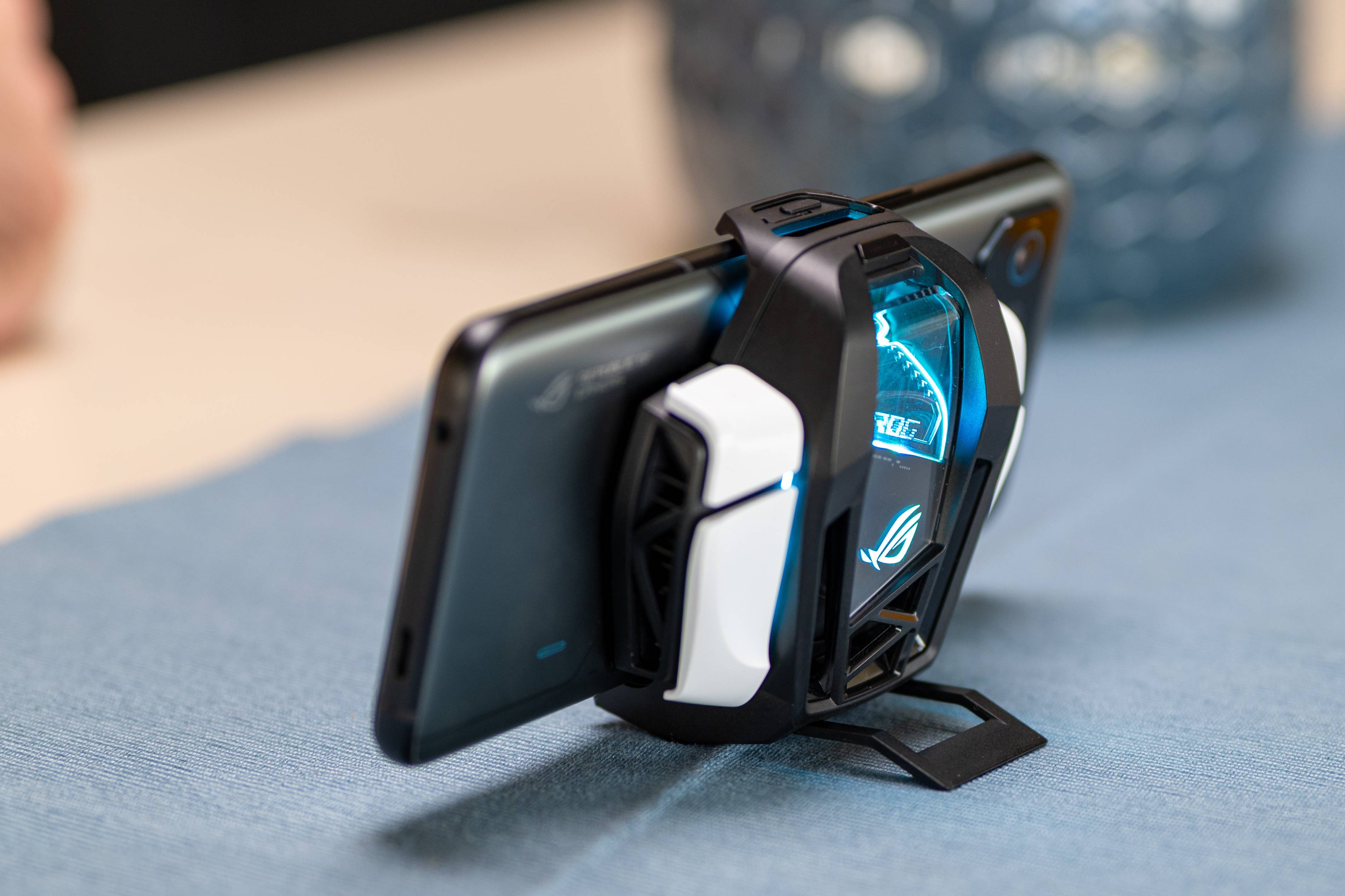 Asus ROG Phone 7D spotted on Geekbench with Snapdragon 8 Gen 2 | Dev & Gear