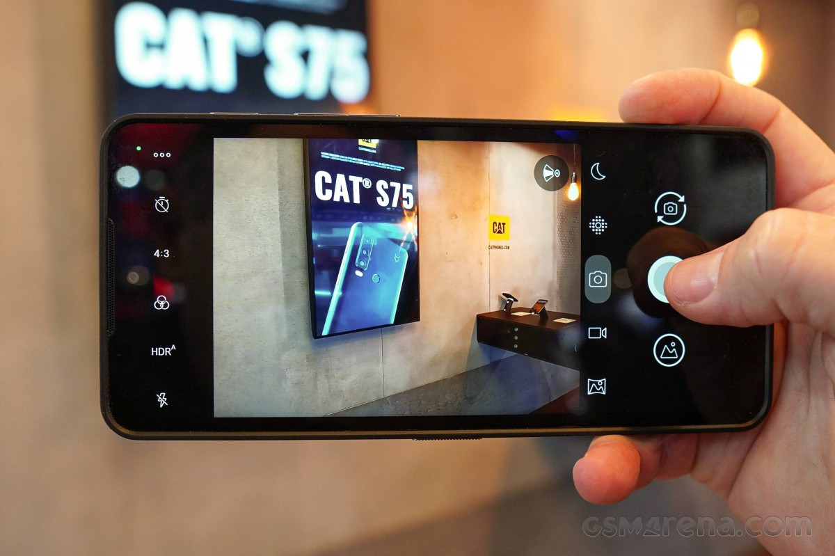 Hands-on: Cat S75