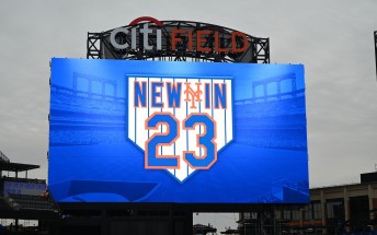 Samsung builds a massive 17,400 sq ft centerfield display for the New York Mets stadium